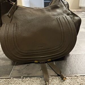 It's a nice purse  and it's in good condition.